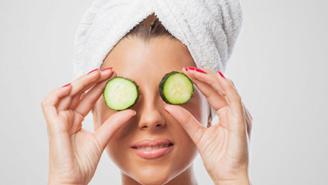 5 وصفات للتخلّص من الهالات السوداء حول العينين