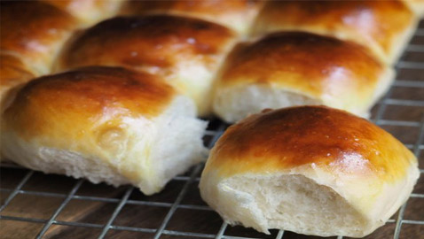 إليكم طريقة تحضير الخبز بالحليب اللذيذ والمميز بأسهل طريقة