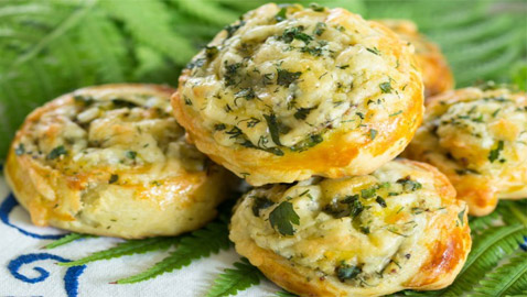 إليكم طريقة تحضير فطائر الجبن بالبقدونس للفطور