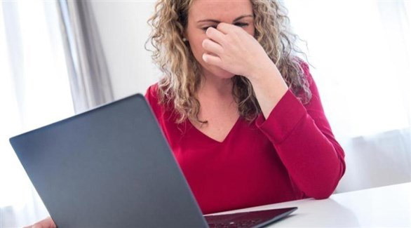 ما هي متلازمة عين المكتب؟ ان كنت تستعمل الكمبيوتر كثيرا قد تصيبك!