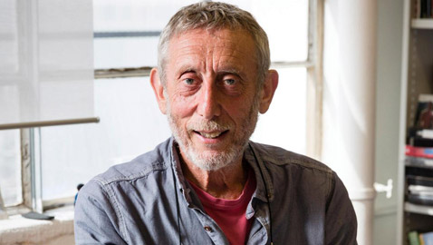 فيروس كورونا: كاتب شهير يحكي كيف واجه الموت بسبب كوفيد 19