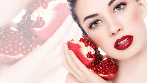 ماذا تعرفين عن فوائد الرمان لبشرتك؟