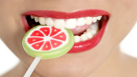 نظن أنها تحمي الأسنان.. أخطاء شائعة نرتكبها ولا نعلم أنها ضارة بالفم!
