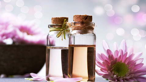 الزيوت العطرية: علاج صحي ونفسي.. إليكم فوائدها ووصفات علاجية