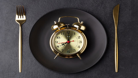 تعرفوا إلى 5 أخطاء صحية شائعة يرتكبها البعض بعد الساعة الـ7 مساء