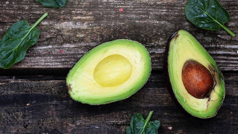 كيف يمكن إنضاج الأفوكادو في 10 دقائق؟