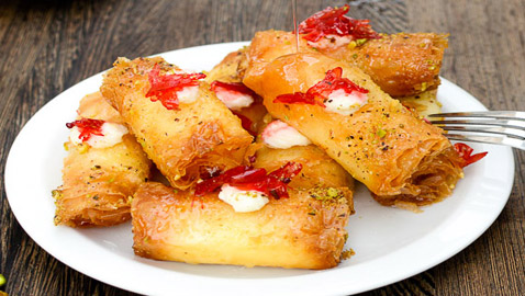 إليكم طريقة تحضير حلى زنود الست لأطيب ضيافة لعيد الأضحى