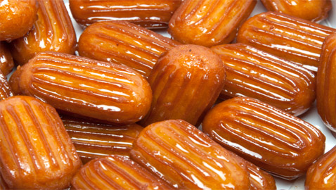 سهلة وسريعة.. 6 خطوات لتحضير حلوى بلح الشام الطيب في المنزل