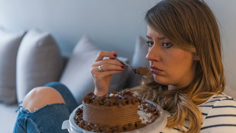 احذر.. هذه الأطعمة الـ9 تُظهرك أكبر سنًا!