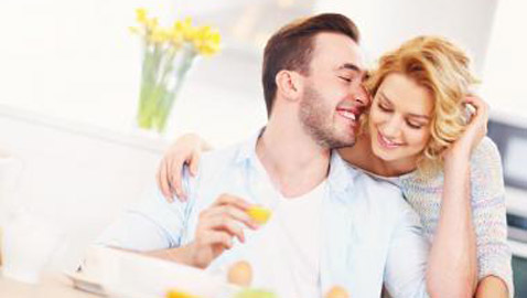 بهذه الخطوات البسيطة.. اجعلي زوجك يلبي طلباتك!