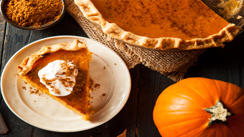 مزيج غريب لكن لذيذ.. جربوا وصفة فطيرة اليقطين بالشوكولاتة