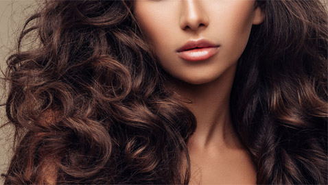 بعيدا عن المنتجات.. نصائح للحصول على شعر أكثر كثافة بصورة طبيعية