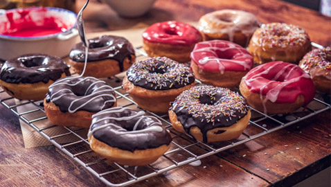 إليكم طريقة تحضير الدونات دون قليها في الزيت