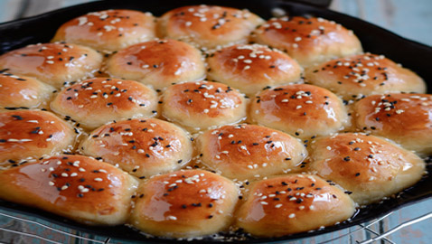 رائحتها شهية ولذيذة مع فنجان الشاي.. إليكم وصفة خلية النحل الطيبة