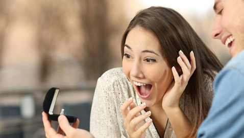 4 إشارات تشير إلى أن حبيبك يريد الزواج منك