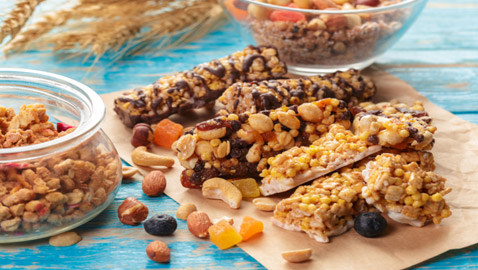 تريد حلوى صحية؟ إليك طريقة تحضير ألواح الكاجو وجوز الهند اللذيذة