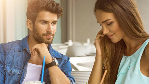 أمور غريبة تجذب الرجل إلى المرأة