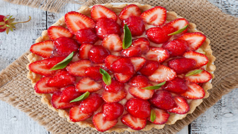 وصفة سهلة ولذيذة.. إليكم طريقة تحضير تارت الفراولة بعجينة مثالية