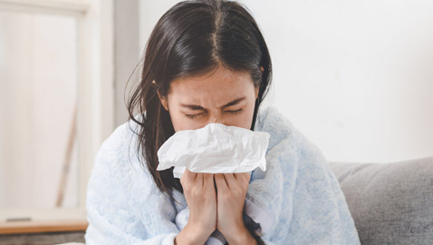 يجب التخلي عنها خلال جائحة كورونا.. أطعمة تفاقم نزلات البرد