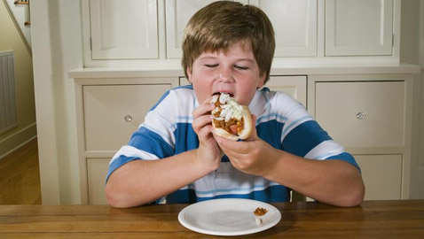 سبب صادم وراء السمنة في مرحلة الطفولة