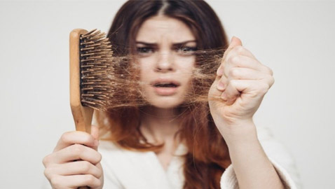 هذه هي أفضل الأساليب لمواجهة تساقط الشعر الموسمي.. فما أسبابه؟