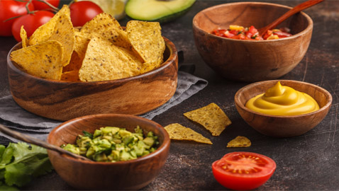 بالأفوكادو والجبنة والطماطم.. 3 طرق لتحضير صوص الناتشوز اللذيذ