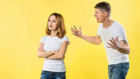 ماذا تفعلين إذا كان شريكك يلومك على كل شيء؟