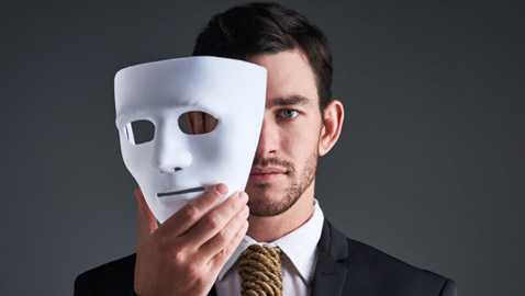 ما هي (متلازمة المحتال) التي تطارد المشاهير والناجحين؟ وما أسبابها؟