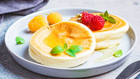 اسفنجي وطعمه أشهى من التقليدي.. إليكم طريقة تحضير البان كيك الياباني