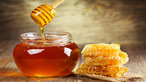 علماء: العسل يتفوق على المضادات الحيوية في علاج هذه الأمراض