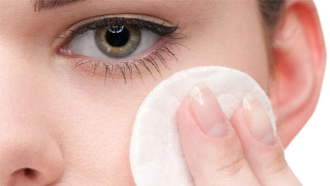 مستحضرات طبيعية لإزالة الماكياج.. جربيها!!