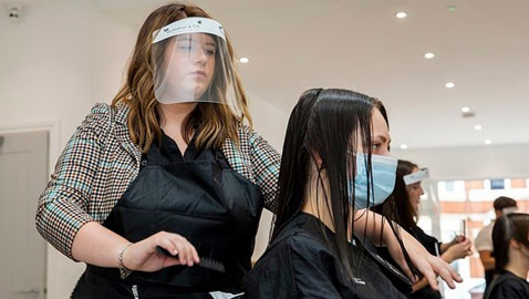 أقنعة الوجه البلاستيكية لا تحمي من كورونا!