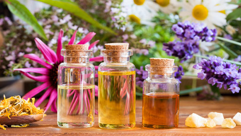 بالصور.. إليكم زيوت طبيعية تغنيكم عن المواد التجميلية والأدوية!