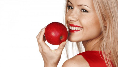 فوائد ومضار تناول تفاحة واحدة يومياً