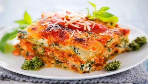 خلال 7 دقائق فقط.. إليكم طريقة تحضير اللازانيا بالميكرويف اللذيذة