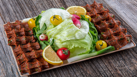 مُشبعة وقليلة السعرات الحرارية.. إليكم وصفة الكبة النية التركية الشهية