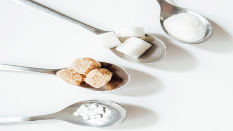 ما هي أفضل البدائل الطبيعية للسكر؟ وأيها يحتوي على أقل سعرات حرارية؟