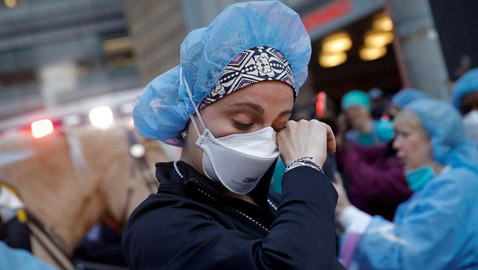 للدموع فوائد مذهلة.. وسر الضحك بعد البكاء