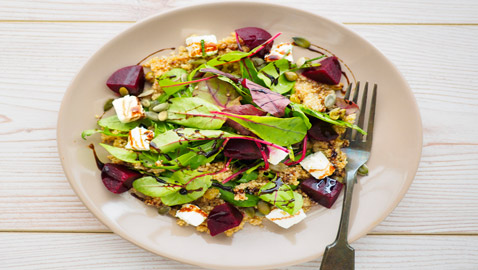 تجديد في المكونات والألوان والنكهات.. إليكم وصفة سلطة الشمندر اللذيذة