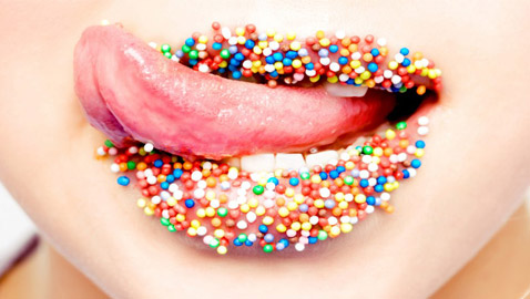 ماذا يحدث لأجسامنا عند الإفراط في تناول السكر؟ احذروا!