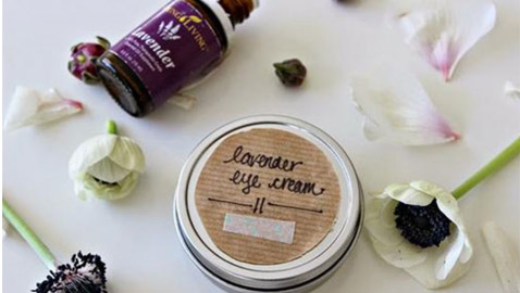 طريقة عمل أفضل 7 كريمات للعين يمكنك تحضيرها في المنزل