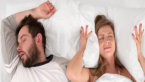 نصائح للتعامل مع زوجك الذي يعاني من الشخير!