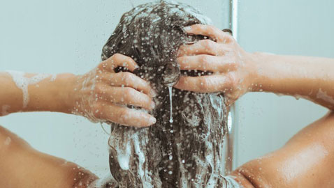 كم مرة يجب أن تغسل شعرك؟