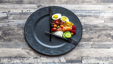 هل يؤثر الصيام المتقطع سلبا على النساء مقارنة بالرجال؟