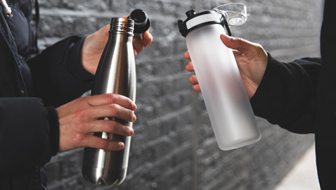 يمكن أن تضر إن لم تغسل! كيف تنظّف زجاجات الماء القابلة لإعادة الاستخدام؟