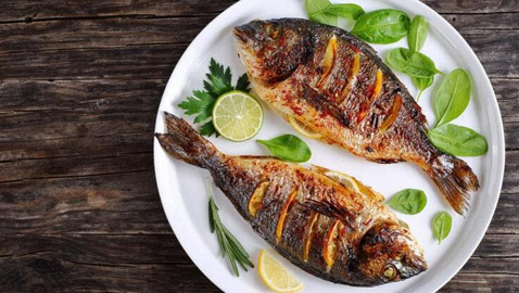 آثار تناول السمك يومياً على جسمك وصحتك!