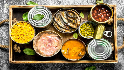 أضرار الأطعمة المعلبة: هل تستحق الوجبات الجاهزة سمعتها السيئة حقا؟