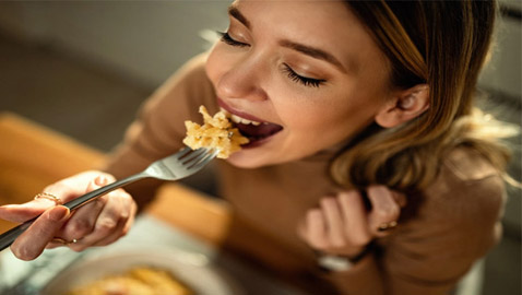 إليكم طعام السعادة لتكن منافع كل وجبة للدماغ والمزاج وليس فقط المعدة