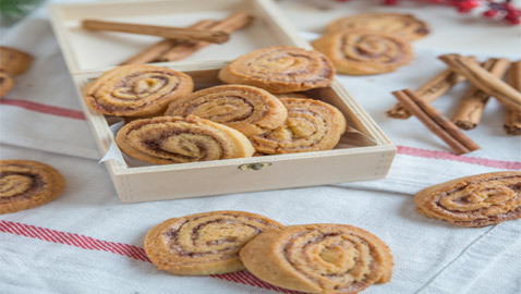 في أقل من نصف ساعة، حضروا كوكيز القرفة والسكر اللذيذ والمميز