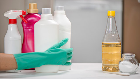 بعيدا عن المواد الكيميائية.. لهذه الأطعمة قدرة رائعة على التنظيف